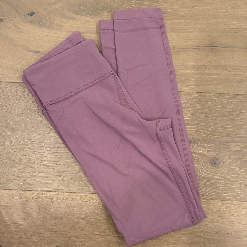 Athletic girl, purple, high-rise powervita chitchat, tight Leggings